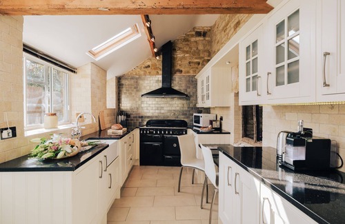 Kingham Cottage | Characterful and quaint dog friendly - Ringers Cottage