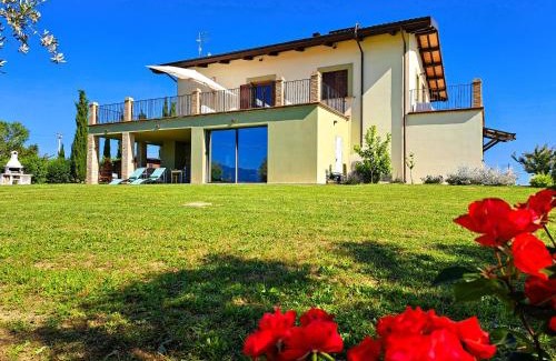Marciano House | Characteristic restored farmhouse with 360 degree views