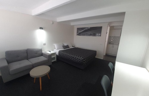 West Wyalong Hotel | Charles Sturt Motor Inn