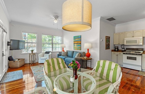Fairhope Apartment | Charlotte at Jubilee Suites Bed & Breakfast. 1K/1B