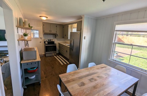 Charlotte Park House | Charlotte Park Cottage close to downtown