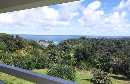 Calibishie Apartment | Charly's Place - Studio-Apartment with magnificent View