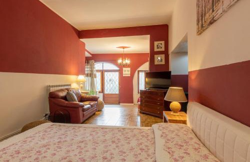 Ramponio Verna Apartment | Charm amidst Lakes & Mountains - renovated in 2023