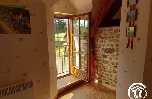 Saint-Aubin-Fosse-Louvain Cottage | Charming Farmhouse in Mayenne: Garden, Bikes, Family Amenities, Near Mont Saint Michel