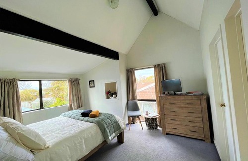 Palmerston North Bed & Breakfast | Charm on Chippendale B&B