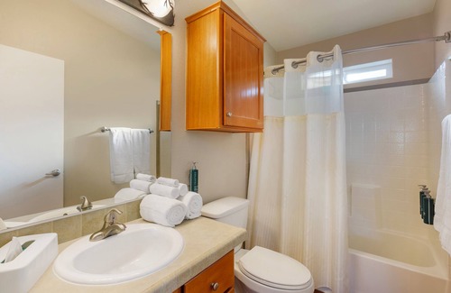 Pinetop Resort | Charm & Relaxation in the Mountains! 3 Serene Units, Indoor Pool, BBQ Facilities, Sports Courts