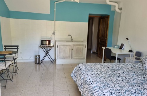 Saint-Michel-l'Observatoire Bed & Breakfast | Charmant Petit Havre de Paix