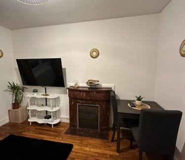 Saint-Cyr-l'Ecole Apartment | Charmant Appartement F2