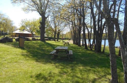 Treignat House | Charmant Chalet Familial avec Terrasse et Activités d'Été - Camping 2 Étoiles - FR-1-489-400
