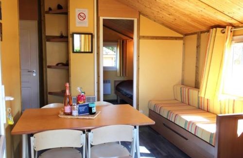 Treignat House | Charmant Chalet Familial avec Terrasse et Activités d'Été - Camping 2 Étoiles - FR-1-489-400
