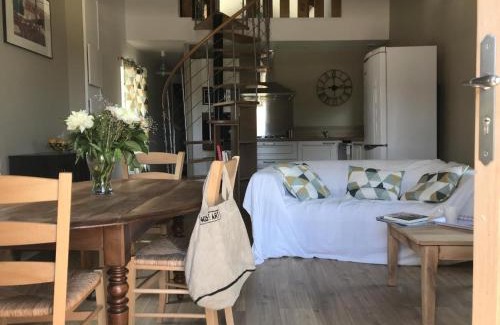 Saint-Andre-dʼApchon House | Charmant gîte avec terrasse et piscine, ferme familiale, produits locaux, animaux acceptés - FR-1-496-143
