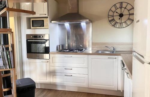 Saint-Andre-dʼApchon House | Charmant gîte avec terrasse et piscine, ferme familiale, produits locaux, animaux acceptés - FR-1-496-143