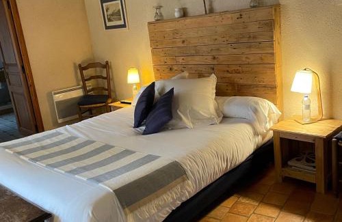 Solesmes Bed & Breakfast | Charmant logement avec piscine et table d'hôtes, proche de Solesmes et de l'abbaye. - FR-1-410-407