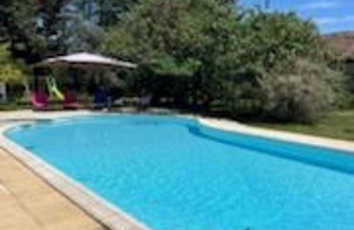 Solesmes Bed & Breakfast | Charmant logement avec piscine et table d'hôtes, proche de Solesmes et de l'abbaye. - FR-1-410-407