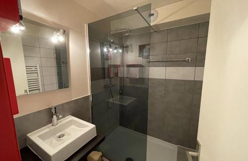 Laveissiere Apartment | Charmant studio au coeur de la station, balçon exposé, idéal pour 4 personnes - FR-1-787-7