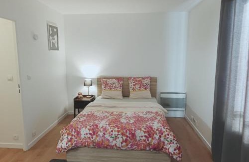 La Celle-sous-Gouzon Apartment | Charmant Studio Savigny-Le-Temple Nandy