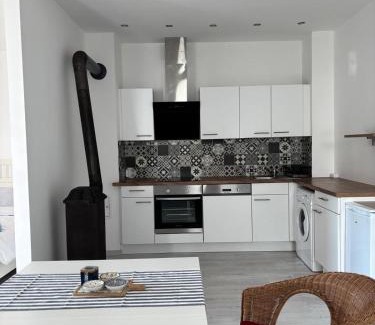 Jois Apartment | Charmante Ferienwohnung mit Segelmöglichkeit