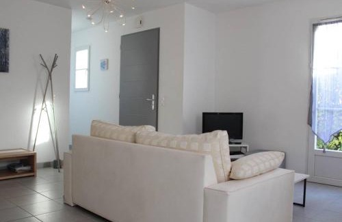 Saint-Georges-d'Oleron House | Charmante maison 6 couchages, jardin privé, proche plage, Wi-Fi, 2 étoiles, ménage inclus - FR-1-246A-155