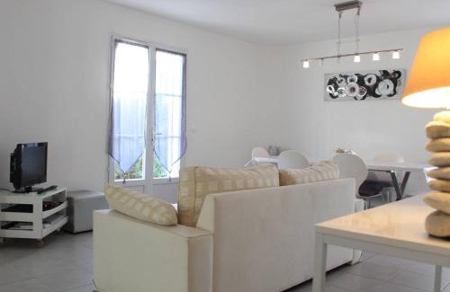 Saint-Georges-d'Oleron House | Charmante maison 6 couchages, jardin privé, proche plage, Wi-Fi, 2 étoiles, ménage inclus - FR-1-246A-155