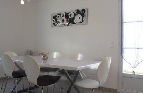 Saint-Georges-d'Oleron House | Charmante maison 6 couchages, jardin privé, proche plage, Wi-Fi, 2 étoiles, ménage inclus - FR-1-246A-155