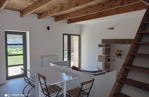 Ploneour-Lanvern House | Charmante Maisonnette au Milieu des Chevaux
