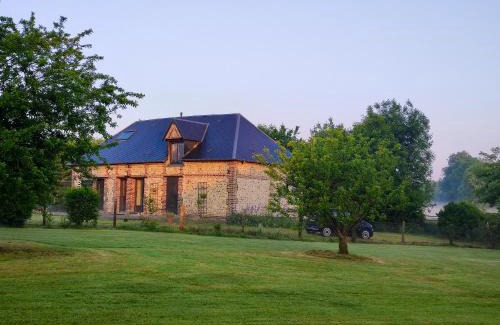 Fort-Moville House | Charmante Maison à Fort-Moville avec Terrasse Privée