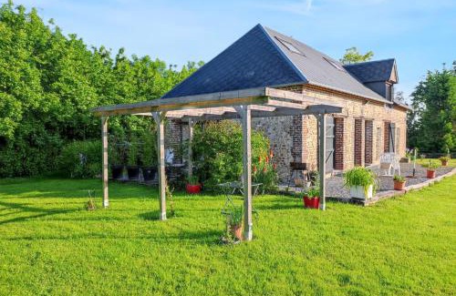 Fort-Moville House | Charmante Maison à Fort-Moville avec Terrasse Privée
