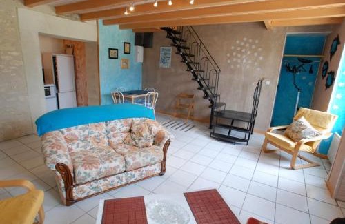 La Puye House | Charmante maison 57m² avec jardin, 2 ch, terrasse, WiFi, animaux admis, proche Chauvigny et La Roche Posay - FR-1-541-48