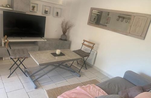 Pont du Loup Apartment | Charmante maison avec piscine
