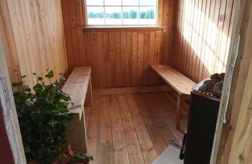 Sveg House | Charmig gård med bastu, strandtomt och utedusch i naturskönt område