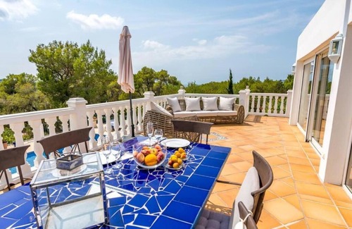 Sant Antoni de Portmany House | Charming holiday home 'Can Paradís' with sea views, Wi-Fi and a/c in Ibiza