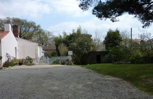 La Boissiere-des-Landes Cottage | Charming Traditional Vendeen Cottage sleeping 4 in the peaceful countryside