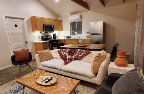 View Park-Windsor Hills House | Charming 1Bed+1Bath A House Parking+Laundry