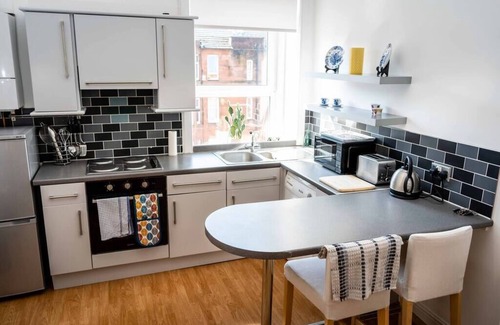 Glasgow Apartment | Charming 1-bed Southside Flat in Great Location