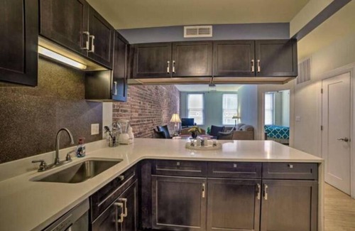 Inner Harbor Apartment | Charming 1-bedroom apartment in Baltimore Harbor with WiFi, AC and Free parking