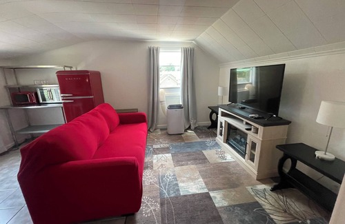 Perinton Apartment | Charming 1-bedroom apartment with AC, WiFi in beautiful Fairport