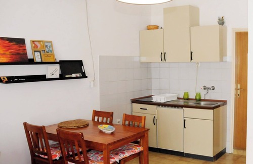Golubovina Apartment | Charming 1-bedroom Apartment w/Balcony and Sea Vicinity in Budva