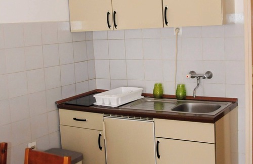 Golubovina Apartment | Charming 1-bedroom Apartment w/Balcony and Sea Vicinity in Budva