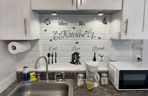Bearss Plaza Apartment | Charming 1-bedroom apartment with AC, WiFi in delightful Tampa