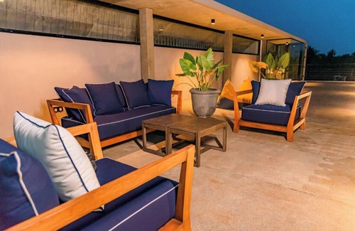 Induruwa House | Charming 1-bedroom condo in brilliant Induruwa with WiFi, AC