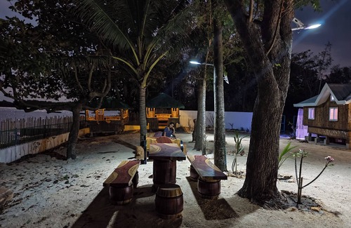 Sual Cottage | Charming 1-bedroom cottage on the beach in Victoria Alaminos with WiFi, AC