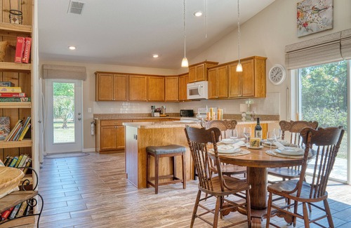 Saint Cloud House | Charming 1-bedroom house in pleasant St. Cloud within close distance to Parks