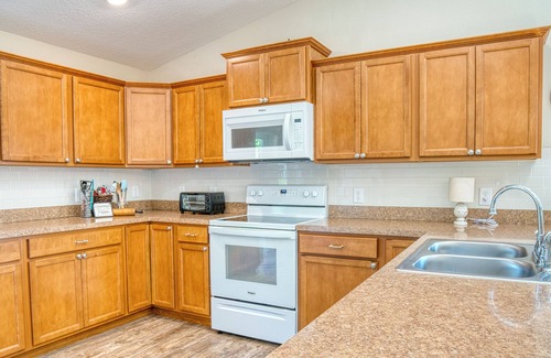 Saint Cloud House | Charming 1-bedroom house in pleasant St. Cloud within close distance to Parks