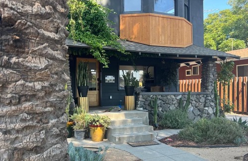Westmont House | Charming 1-bedroom house with WiFi and AC in Pomona