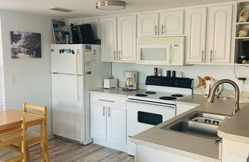 West End Condo | Charming 1-bedroom condo in superb Cayman Brac with pool