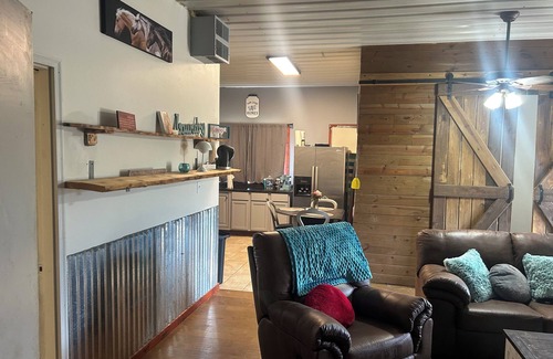 Lincoln County Apartment | Charming 1-bedroom Rustic apartment with river access by Brady, North Platte NE