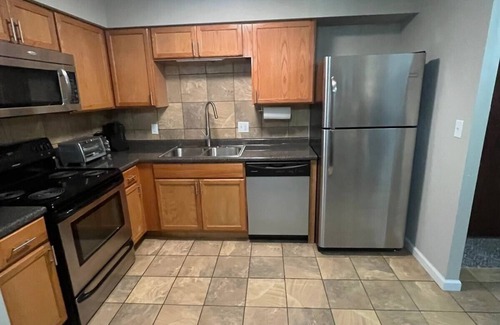 St. Louis Condo | Charming 1-bedroom condo in delightful Creve Coeur with WiFi, AC