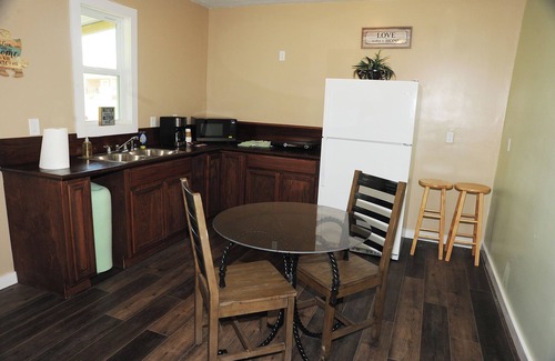 Hazel Green Cottage | Charming 1-bedroom tiny home in Hazel Green, Al with AC/Heat. Largefront porch.