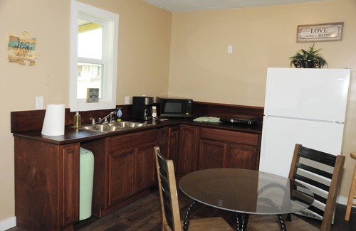 Hazel Green Cottage | Charming 1-bedroom tiny home in Hazel Green, Al with AC/Heat. Largefront porch.