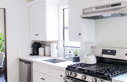 Hollywood Hills Apartment | Charming 1-Bedroom Serviced Apartment in Los Angeles x Native